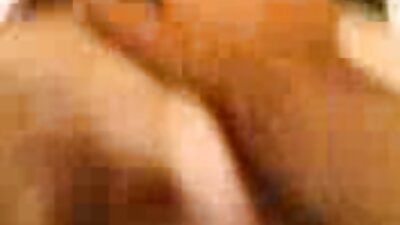 Sinewy ટીવી એન્કર રસોડામાં ટેબલ પર સેક્સી બીએફ અદભૂત ગરમ છોકરી screws
