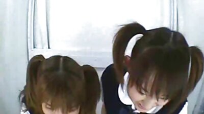 કાળા વાળ ધરાવતી શરમાળ અને પાતળી સ્ત્રી તમાચો અને હાથનું કામ સેક્સ વીડીયો સેક્સ વીડિયો કરે છે